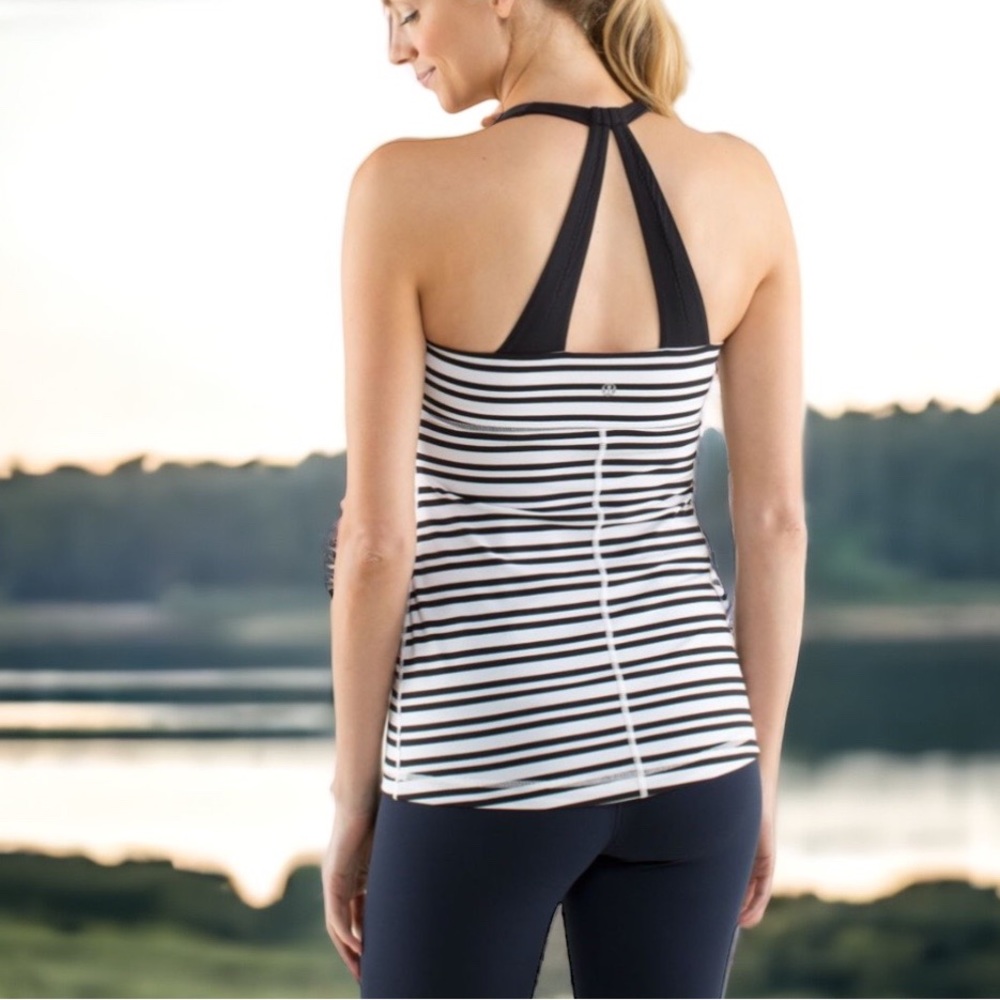 Lululemon Scoop Me Up Tank II in Twin Stripe Black / White Sz 4